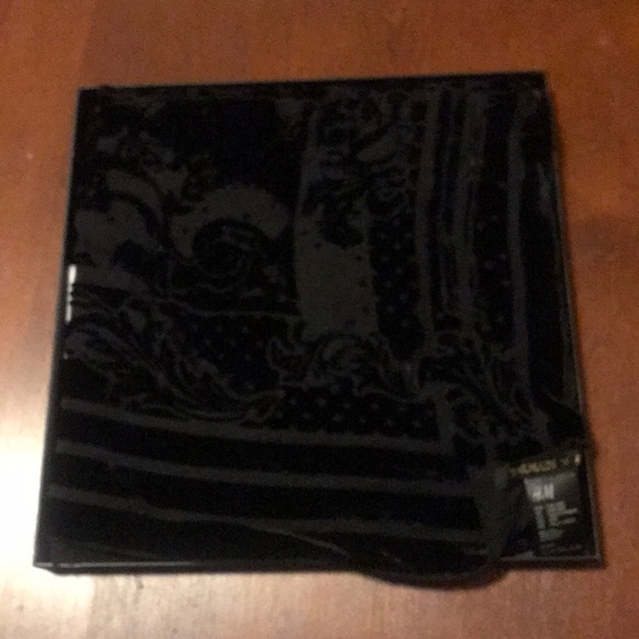 Balmain x H&M scarf - Picture 2 of 3